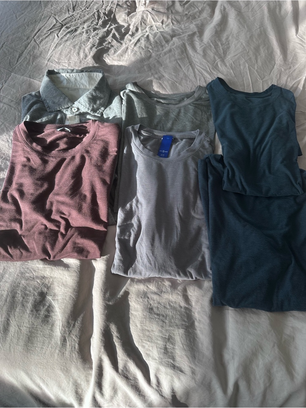 Men’s t-shirt bundle from Kit n Ace and VUORI